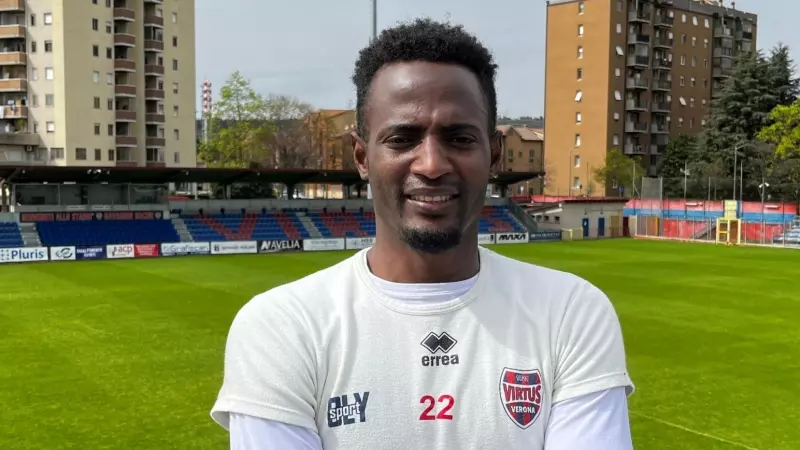 Sheikh Sibi, durante la entrevista, en el estadio de la Virtus Verona.