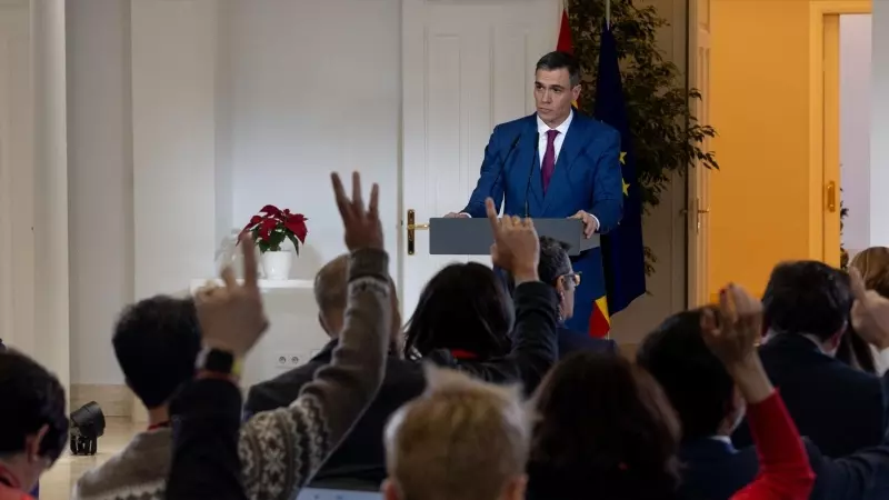 El presidente del Gobierno, Pedro Sánchez, comparece para explicar el decreto que prorroga el escudo social tras una rueda de prensa posterior a la reunión del Consejo de Ministros, en el Palacio de la Moncloa, a 27 de diciembre de 2023, en Madrid (España