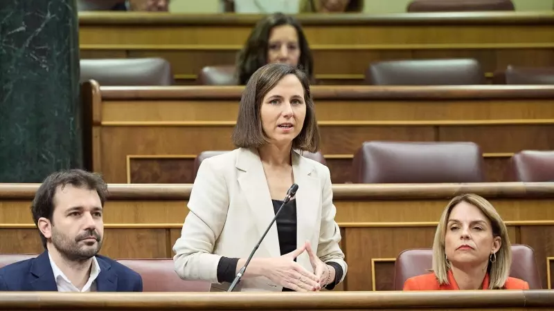 La secretaria general de Podemos, Ione Belarra, interviene durante una sesión de control al Gobierno, en el Congreso de los Diputados, a 24 de abril de 2024, en Madrid.