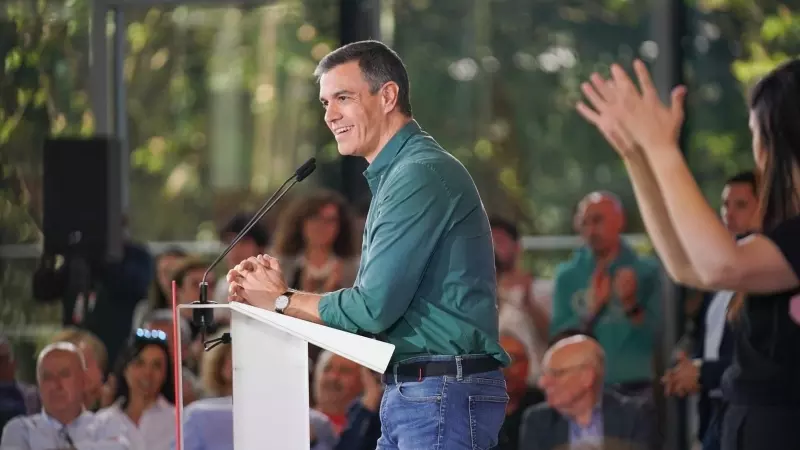 El presidente del Gobierno, Pedro Sánchez, durante el acto de cierre de campaña del partido, en el Palacio Euskalduna, a 19 de abril de 2024, en Bilbao