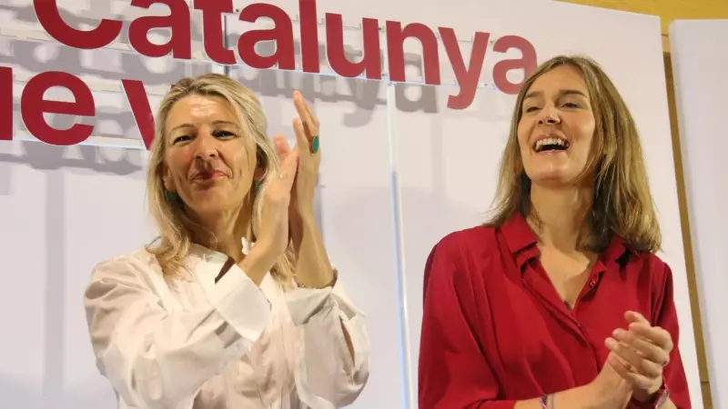 La vicepresidenta del Gobierno español, Yolanda Diaz, con la candidata de Comuns Sumar a la Generalitat, Jéssica Albiach el 28 de abril de 2024, en L' Hospitalet de Llobregat.