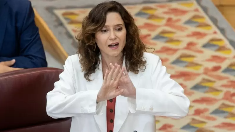 La presidenta de la Comunidad de Madrid, Isabel Díaz Ayuso, interviene durante un pleno en la Asamblea de Madrid, a 9 de mayo de 2024, en Madrid (España).