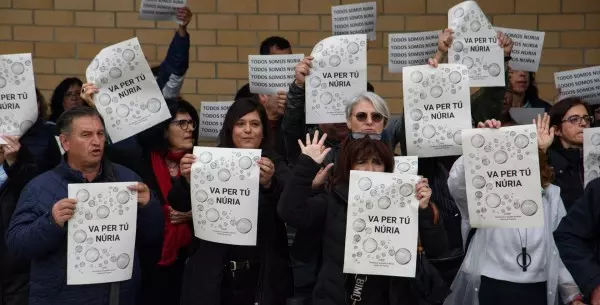 Funcionarios de prisiones protestan con carteles durante una concentración frente al Centro Penitenciario Brians 2, a 25 de marzo de 2024, en Sant Esteve de Sesrovires, Barcelona,