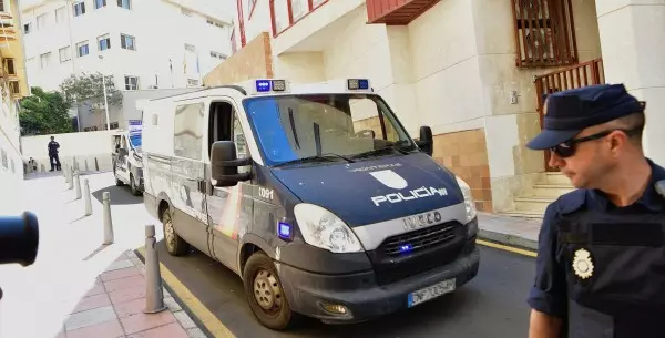 Mujer atada en un piso en Girona