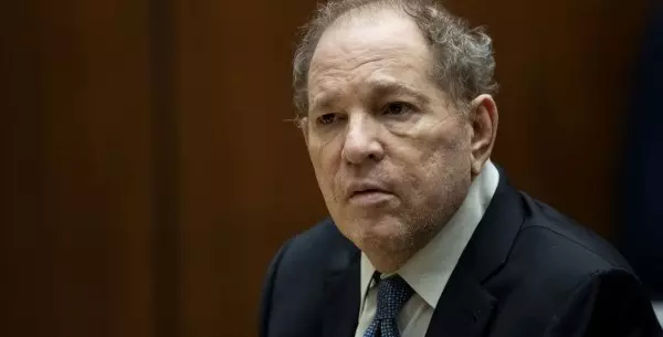 El ex productor de cine Harvey Weinstein comparece en la corte en el Centro de Justicia Criminal Clara Shortridge Foltz en Los Ángeles, California, el 4 de octubre de 2022.