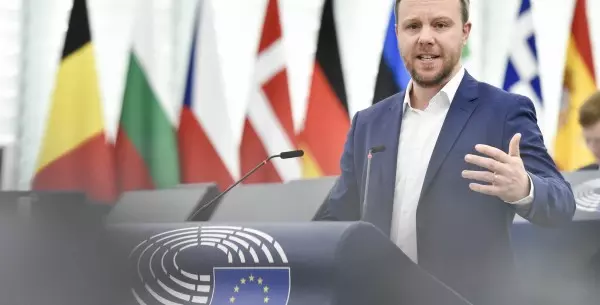 El eurodiputado Daniel Freund durante la exposición del informe adjunto a la creación del nuevo órgano del Parlamento Europeo