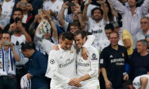 Cristiano y Bale celebran el gol del galés al Manchester City. Reuters / Juan Medina