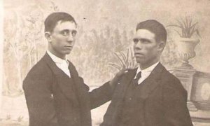 A la izquierda de la imagen se encuentra Francisco Martínez, protagonista de esta historia