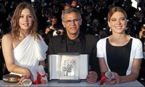 El director de cine Abdellatif Kechiche con las dos protagonistas de  'La vida de Adele' - Europa Press