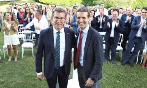 Pablo Casado junto al presidente de la Xunta de Galicia, Alberto Núñez Feijóo en Santiago de Compostela. EFE