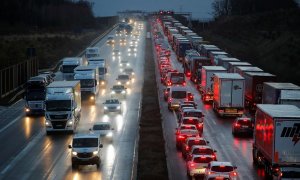 Imagen de una carretera de Alemania congestionada por el tráfico. (Reuters/Wolfgang Rattay)