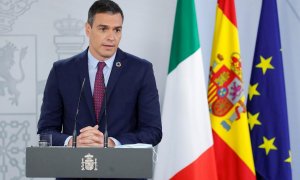 08/07/2020.- El presidente del Gobierno, Pedro Sánchez durante la rueda de prensa conjunta con el primer ministro italiano, Giuseppe Conte (no en la imagen) tras su encuentro en el Palacio de la Moncloa, este miércoles. EFE/ Chema Moya