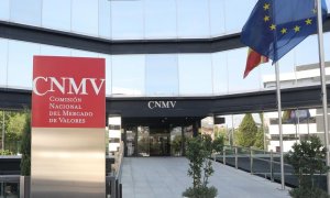 Entrada principal de la sede de la Comisión Nacional del Mercado de Valores (CNMV) en Madrid.