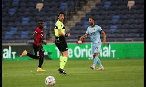 El primer árbitro transgénero de Israel preside un partido de fútbol de la Premier League