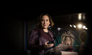La alcaldesa de Barcelona, Ada Colau, interviene la conferencia 'El nuevo futuro de Chile' en Casa América Catalunya, a 22 de enero de 2022, en Barcelona.