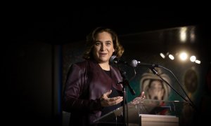 La alcaldesa de Barcelona, Ada Colau, interviene la conferencia 'El nuevo futuro de Chile' en Casa América Catalunya, a 22 de enero de 2022, en Barcelona.