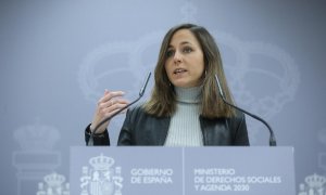 La ministra de Derechos Sociales y Agenda 2030, Ione Belarra, comparece antes de reunirse con colectivos que defienden el derecho a la vivienda, en el Ministerio de Derechos Sociales y Agenda 2030, a 26 de enero de 2022, en Madrid.