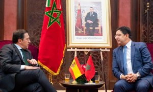El ministro de Exteriores español, José Manuel Albares (i), durante la reunión que mantiene con su homólogo marroquí, Naser Burita, el pasado martes en Marrakech.