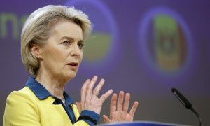La presidenta de la Comisión Europea, Ursula von der Leyen, da una rueda de prensa sobre los dictámenes de la Comisión sobre las solicitudes de adhesión a la UE de Ucrania, Moldavia y Georgia en Bruselas, Bélgica, el 17 de junio de 2022.