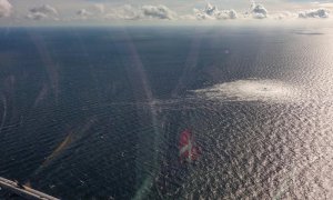 Imagen de una fuga de gas en el mar Báltico desde un avión del Ejército danés, a 27 de septiembre de 2022.