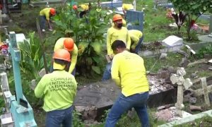 El Gobierno de El Salvador destroza las tumbas de algunos pandilleros