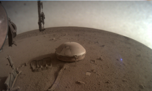 Imagen de la última fotografía tomada por InSight, el robot que se despide de Marte tras cuatro años de misión.