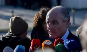 El expresidente de la Comunidad Valenciana Francisco Camps ofrece declaraciones a los medios a su llegada al juicio por el contrato de Fitur a la trama 'Gürtel', en la Audiencia Nacional de San Fernando de Henares, a 23 de enero de 2023