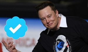 Elon Musk se carga el 'tick azul' de Twitter y siembra el caos: "Desde hoy es al revés: verificado, desconfía"