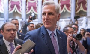 Kevin McCarthy responde a una pregunta de los medios en el Capitolio de los Estados Unidos, a 3 de octubre de 2023.