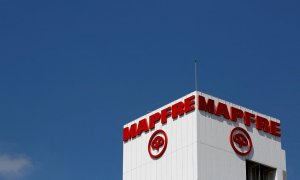El logo de la aseguradora Mapfre en un edificio en Sevilla. REUTERS/Marcelo del Pozo