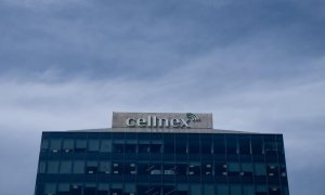 El logo de Cellnex Telecom, en su sede en Barcelona. E.P./David Zorrakino