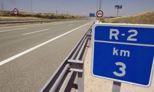 Punto kilométrico en la autopista radial R-2, de Madrid a Guadalajara.