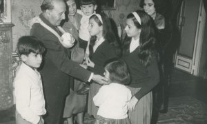 El dictador Francisco Franco, rodeado de sus nietos en un encuentro familiar.