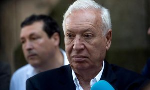 02/07/2018.- El precandidato a Presidente Nacional del PP, José Manuel García Margallo, hace declaraciones a los medios antes del encuentro que ha mantenido hoy con afliliados en la sede regional del PP en Santander. EFE/Pedro Puente Hoyos