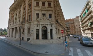 Entrada del Centro Cultural de los Ejércitos, también conocido como Círculo Recreativo Militar Rey Juan Carlos, en el edificio de Gobierno Militar de Valencia. GOOGLE STREET VIEW