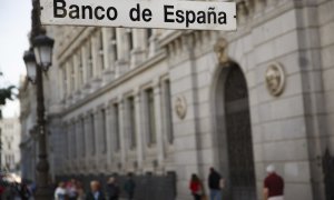 El letrero de la boca de metro de Banco de España, junto a la sede de la entidad en Madrid. REUTERS