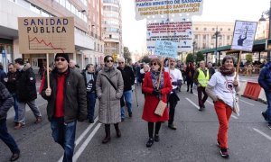 Miles de personas recorren el centro de Valladolid para reivindicar mejoras en la sanidad pública de Castilla y León. EFE/NACHO GALLEGO