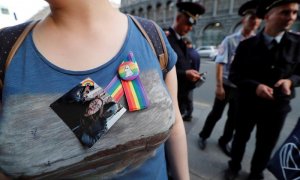 Activistas rusos de la comunidad LGTB participan en un acto por la memoria de Yelena Grigorieva / EFE