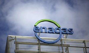 El logo de la empresa Enagas se ve en su sede en Madrid. REUTERS/Andrea Comas
