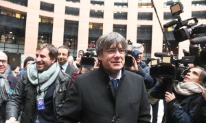 Carles Puigdemont i Toni Comín a l'exterior del Parlament Europeu. JxCat.