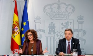 La portavoz del Gobierno y ministra de Hacienda, María Jesús Montero, y el ministro de Agricultura, Pesca y Alimentación, Luis Planas, durante la rueda de prensa posterior a la reunión del Consejo de Ministros. /EFE