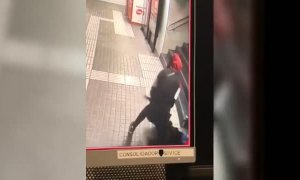 Brutal agresión a una mujer en el metro de Barcelona
