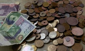 Los billetes y monedas de peseta pendientes de ser cambiados dieciocho años después de quedar fuera de circulación equivalen al presupuesto estatal de becas e incentivos al estudio para un año. | EFE