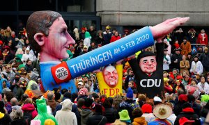 Parodia del líder de AfD, Bjoern Hoecke, durante , Rosenmontag en Duesseldorf. REUTERS/Thilo Schmuelgen