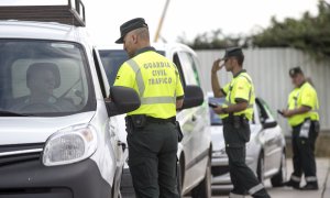 Controles de tráfico en las carreteras españolas en pleno estado de alarma. / EFE