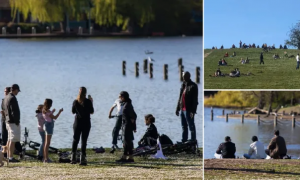 Imágenes difundidas a través de las redes sociales que muestran a ciudadanos disfrutando del sábado en los parques de Londres a pesar del confinamiento.