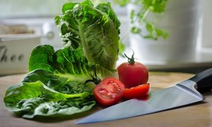 Algunos componentes clásicos de una ensalada han bajado, como la lechuga, mientras otros como la zanahoria se han encarecido más de un 20%. / PxFuel (CCO).