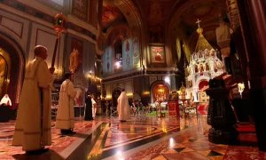 El patriarca Kiril oficia la misa de Pascua en una vacía catedral de Cristo Salvador de Moscú