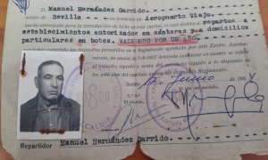 Foto del carné de lechero de Manuel Hernández durante la dictadura. / ARCHIVO ANTONIO RAGEL