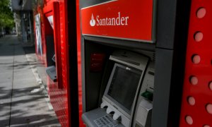 Cajero automático de una oficina del Banco Santander en Madrid. E.P.
